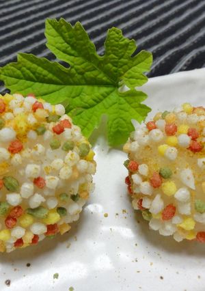 味わい～五色あられのおにぎり♪-レシピのメイン写真