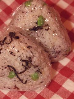 枝豆ゆかり塩昆布おにぎり-レシピのメイン写真