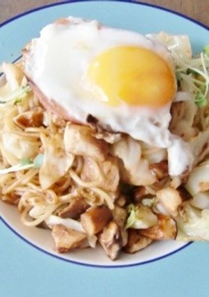 ハムエッグのっけの、ボリューム焼きそば-レシピのメイン写真