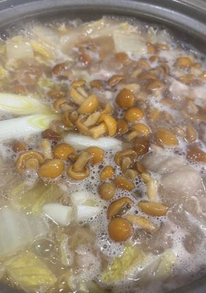鳥もも肉、なめこ、白菜味噌鍋-レシピのメイン写真