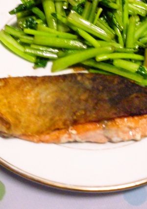 カリカリの皮が美味しい♪鮭のムニエル-レシピのメイン写真