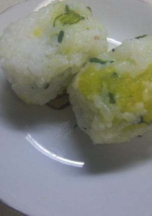 茎わかめとたくあんのおにぎり-レシピのメイン写真