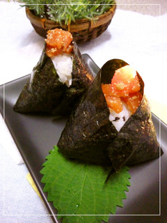 スモークサーモンのおにぎり 梅チーズ風味-レシピのメイン写真