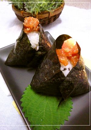 スモークサーモンのおにぎり　梅チーズ風味-レシピのメイン写真