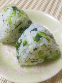 ♪混ぜ込みわかめ+青菜でおにぎり♪-レシピのメイン写真