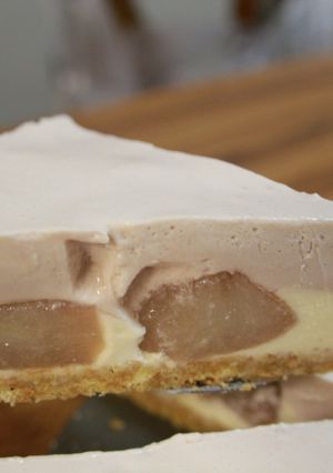 梨と赤ワインのムースのレアチーズケーキ-レシピのメイン写真