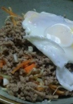 野菜も食べれるそぼろ目玉丼-レシピのメイン写真