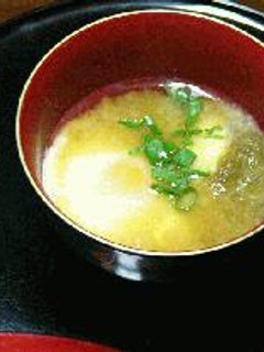 とろろこんぶとおとしたまご味噌汁-レシピのメイン写真