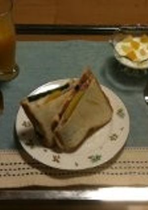 桃缶と生ハムのミルフィーユサンド-レシピのメイン写真