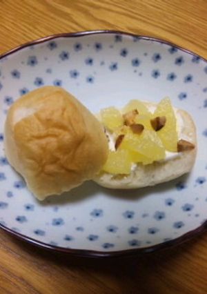 パイナップルとクリームチーズパン-レシピのメイン写真