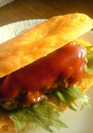オレンジ色野菜蒸パン　ハンバーグドッグ-レシピのメイン写真