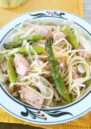 秋鮭とアスパラのペペロンチーノ-レシピのメイン写真