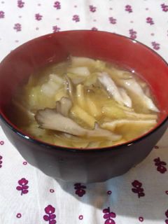 白菜ときのこと油あげのみそ汁-レシピのメイン写真