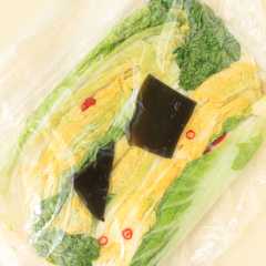 A picture of 漬物桶不要！少量から昔ながらの白菜づけ.
