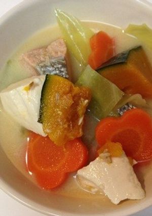 秋のコンソメ豆乳味噌スープ-レシピのメイン写真
