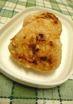 ちくわとチーズのケチャ醤油「焼き」むすび-レシピのメイン写真