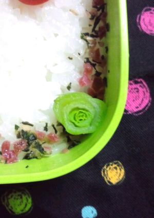 お弁当に☆捨てないで〜な小松菜のバラ-レシピのメイン写真