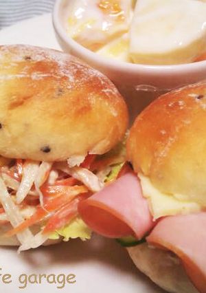 小さめ丸パンでカフェサンドイッチ☆野菜編-レシピのメイン写真