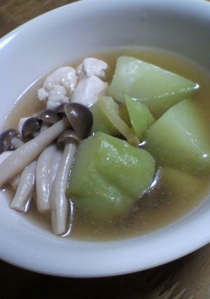 ハヤトウリと鶏としめじのコンソメスープ-レシピのメイン写真