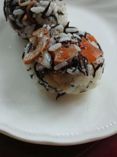 ひとくちで食べる。。ひじき煮おにぎり-レシピのメイン写真