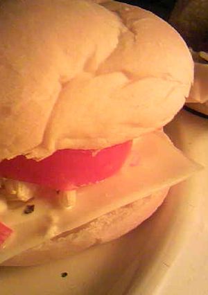 パン：カニかまチーズトマトサンド-レシピのメイン写真