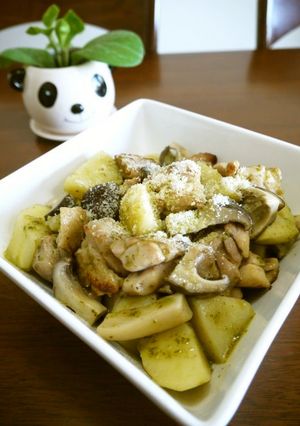 鶏肉の茸とジャガイモのバジルソース和え♪-レシピのメイン写真
