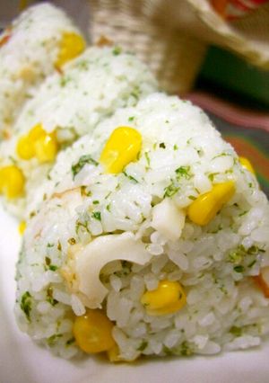 ちくわとコーンの青のりおにぎり♪-レシピのメイン写真