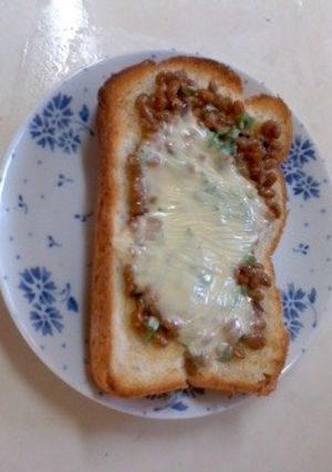 納豆とチーズのオープンサンド-レシピのメイン写真