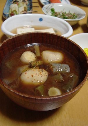 ずいき里芋ねぎ蒟蒻の赤だし❤-レシピのメイン写真