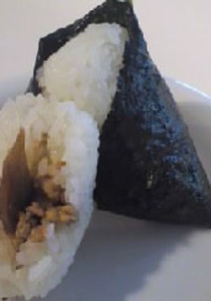大人のピリ辛鶏ごぼうおにぎり-レシピのメイン写真