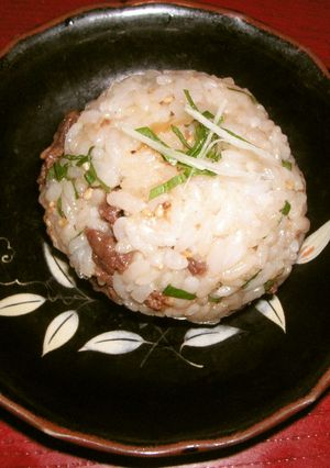 レンジで簡単牛肉の佃煮と大葉のおにぎり-レシピのメイン写真