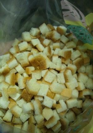 ほんのり塩味☆パン耳クルトン-レシピのメイン写真