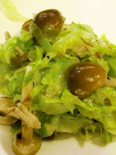 簡単♪キャベツとしめじの塩麹炒め-レシピのメイン写真