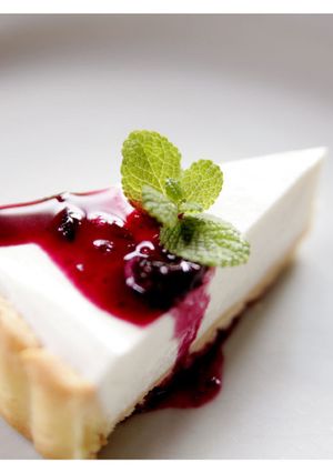 山ぶどうソースのレアチーズケーキ-レシピのメイン写真