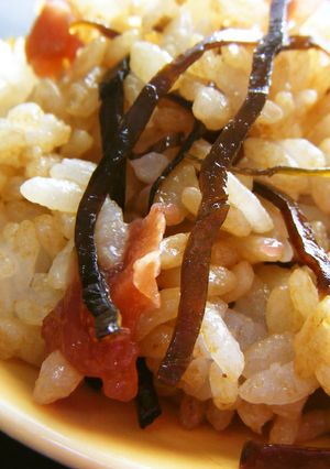 昆布の佃煮と梅マヨおにぎり-レシピのメイン写真