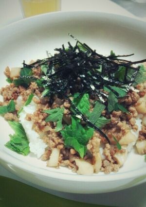 蓮根と大葉の肉味噌そぼろ丼-レシピのメイン写真