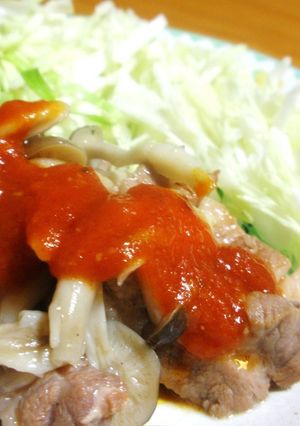 トマト風味の豚テキのキノコ炒め-レシピのメイン写真