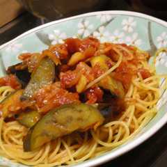 รูปของ 旦那が作る♡ナスとベーコンのトマトパスタ