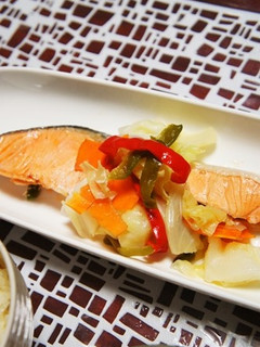 鮭の蒸し焼き*好きなお味&余り野菜で♪-レシピのメイン写真
