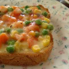 รูปของ 簡単！ころころ野菜の香ばしトースト★゛