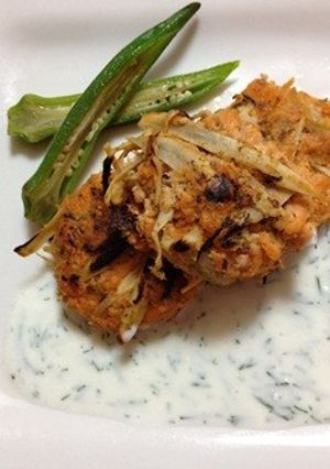 ディルソースで頂く鮭と根菜ハンバーグ -レシピのメイン写真