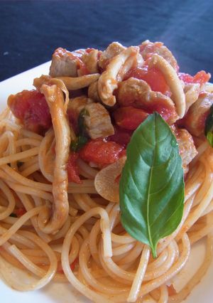 ポークとキノコのトマトソーススパゲティ-レシピのメイン写真