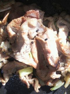 材料はネギと豚だけのネギ塩豚炒め -レシピのメイン写真