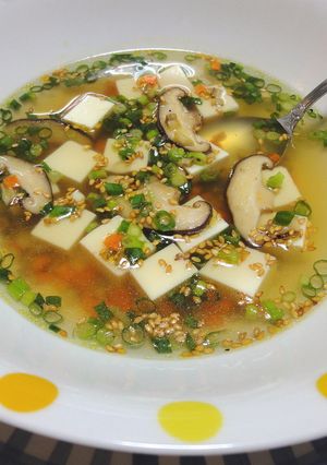 豆腐と椎茸のごま油香るコンソメスープ-レシピのメイン写真