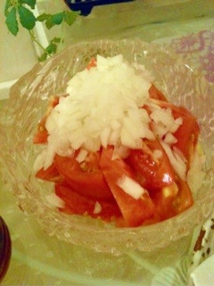 簡単過ぎるタマネギとトマトサラダ。-レシピのメイン写真