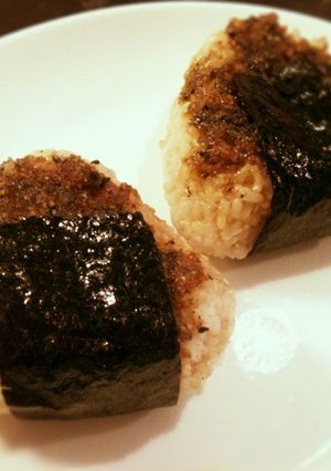五平餅みたい♡黒ごま味噌焼きおにぎり-レシピのメイン写真