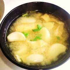 รูปของ 疲れた時に♡ほくほく♡にんにくのお味噌汁