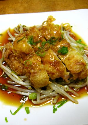 鶏肉をパリッと揚げて甘辛ダレでもやしと♪-レシピのメイン写真