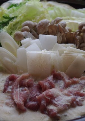 豚肩ロースと野菜の豆乳味噌鍋-レシピのメイン写真