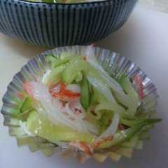 รูปของ ★弁当の定番★カニカマときゅうりの甘酢★